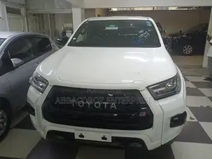Toyota Hilux 2021 White