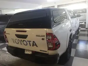 Toyota Hilux 2021 White