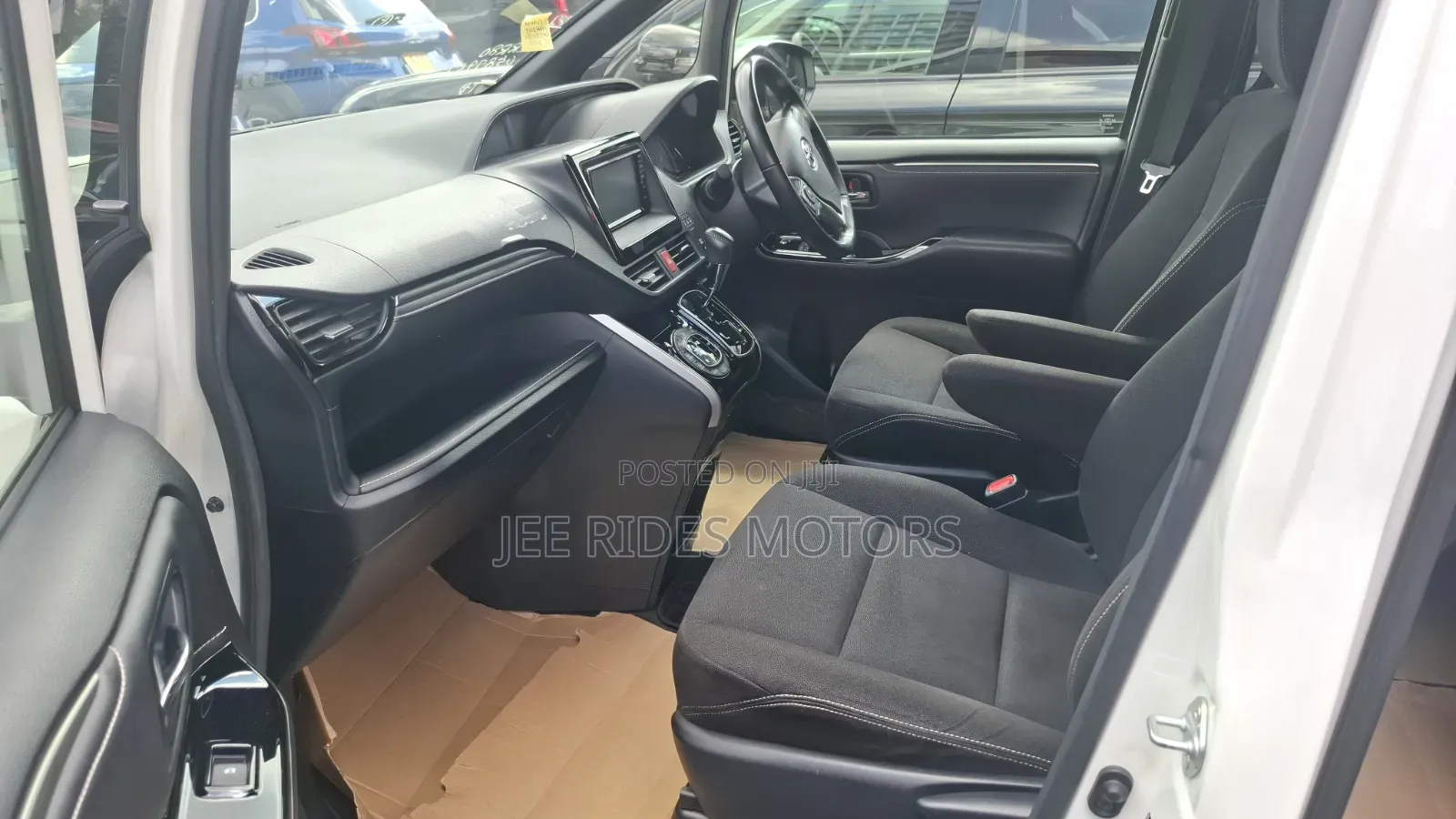 Toyota Noah 2.0 FWD (8 Seater) 2018 White