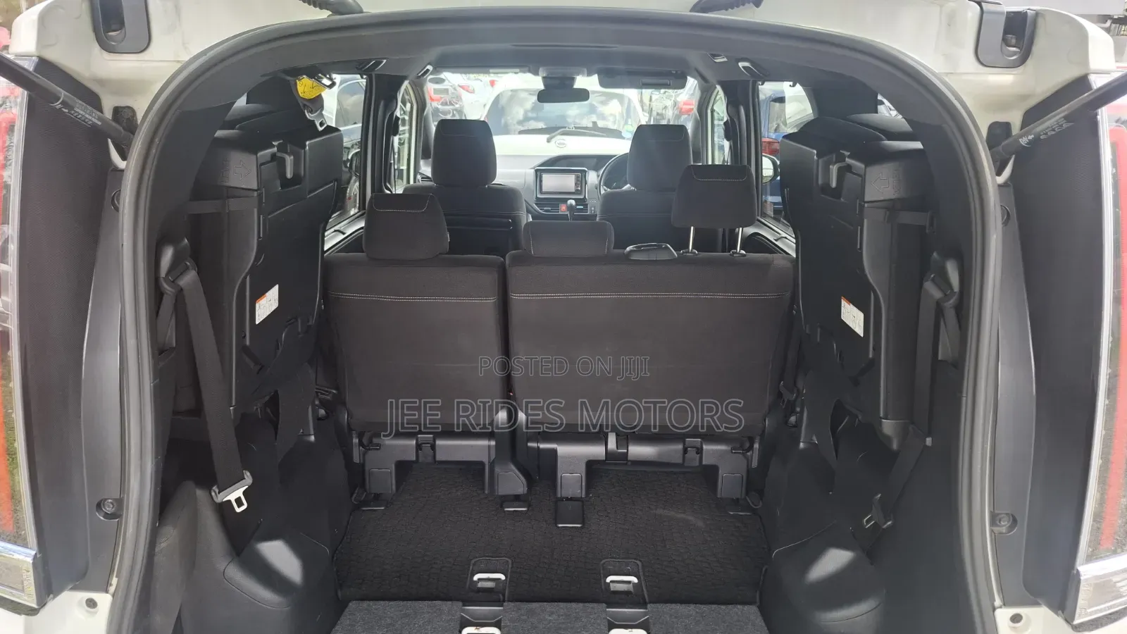 Toyota Noah 2.0 FWD (8 Seater) 2018 White