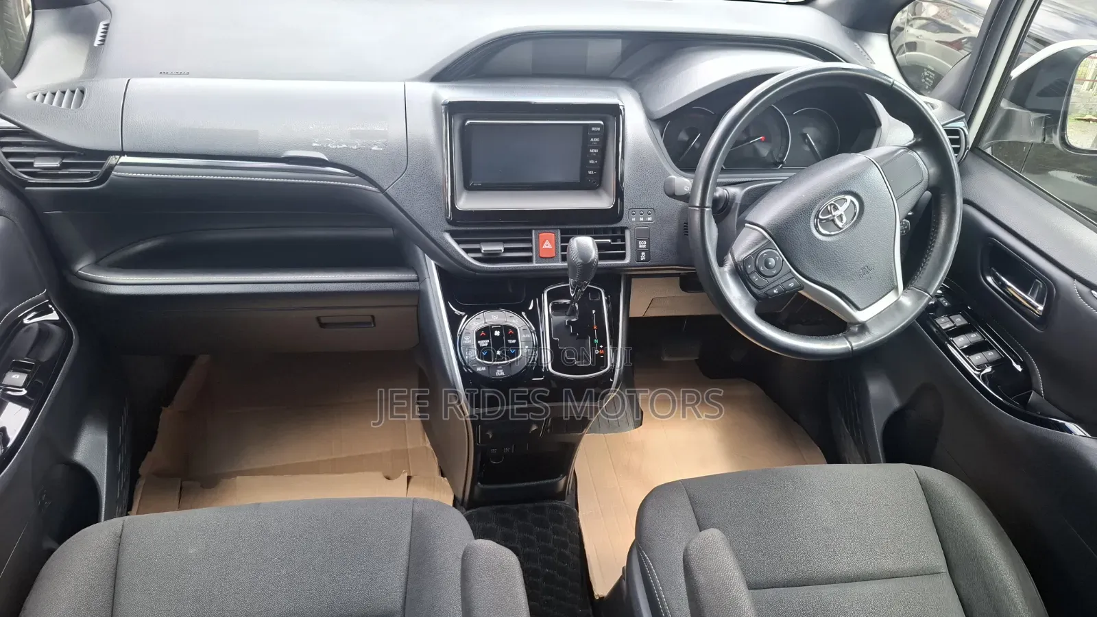 Toyota Noah 2.0 FWD (8 Seater) 2018 White