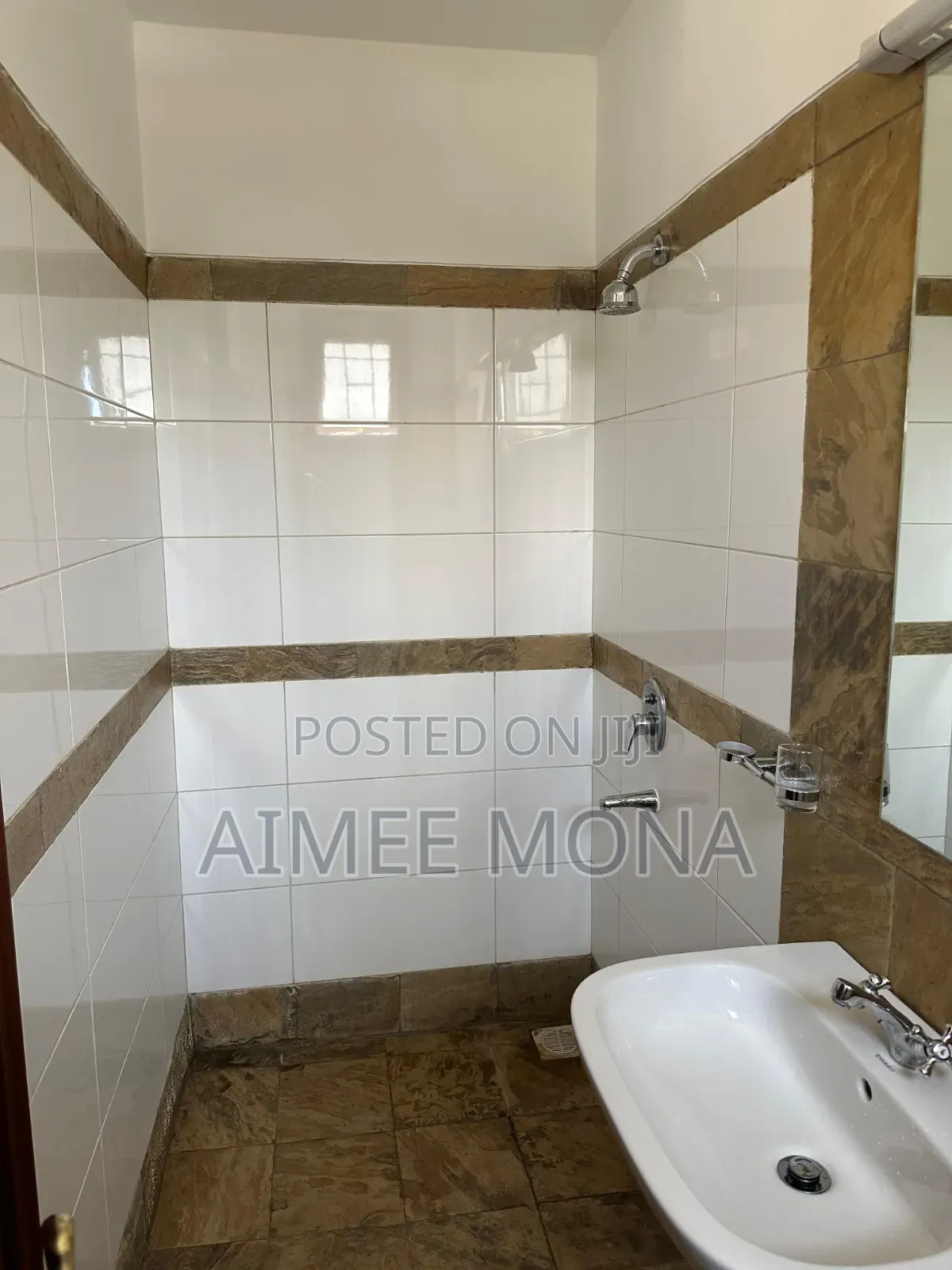 3bdrm Apartment in Sandalwood, Riverside Drive for rent