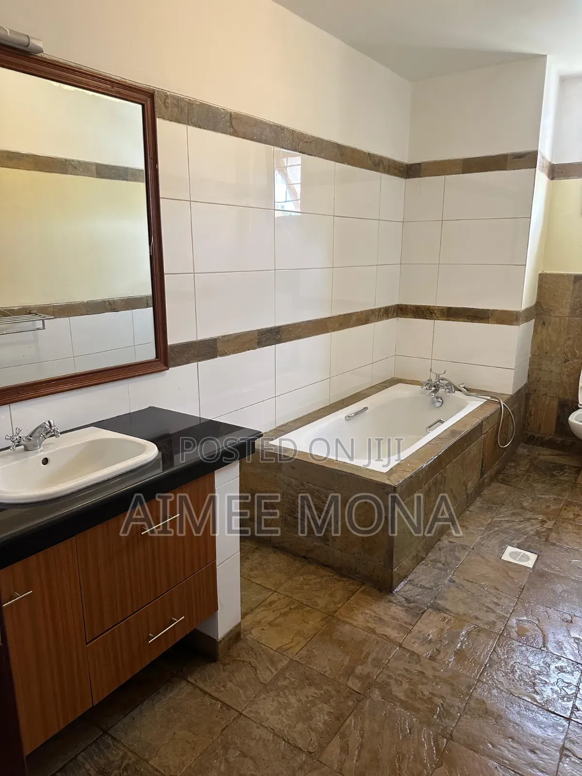 3bdrm Apartment in Sandalwood, Riverside Drive for rent
