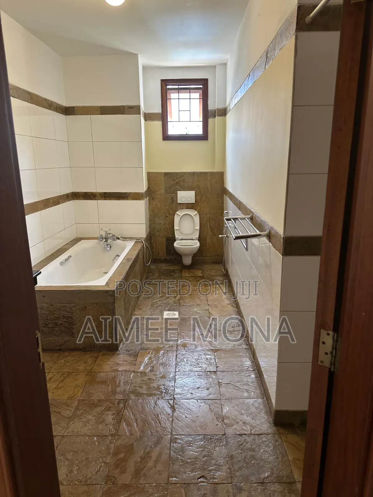3bdrm Apartment in Sandalwood, Riverside Drive for rent
