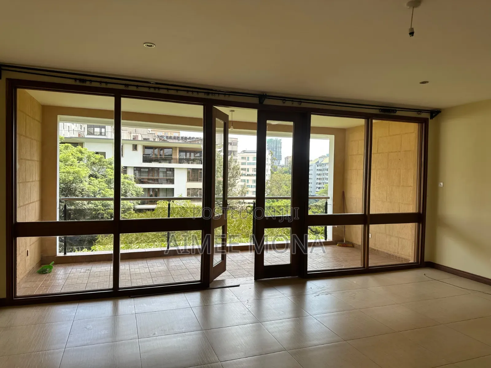 3bdrm Apartment in Sandalwood, Riverside Drive for rent
