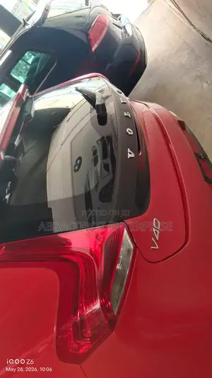 Volvo V40 2018 Red