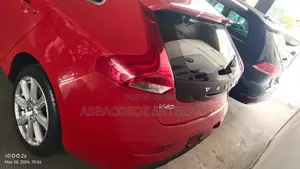 Volvo V40 2018 Red