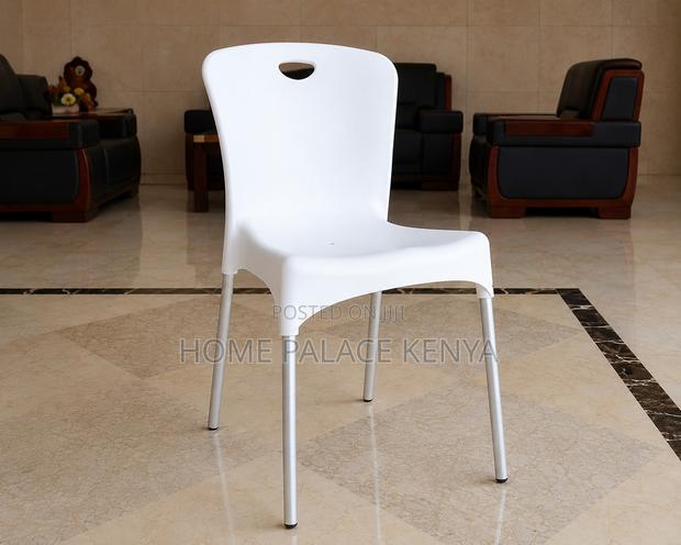Plastic Chair: Stackable Plastic Dining Chair With Aluminium Legs
