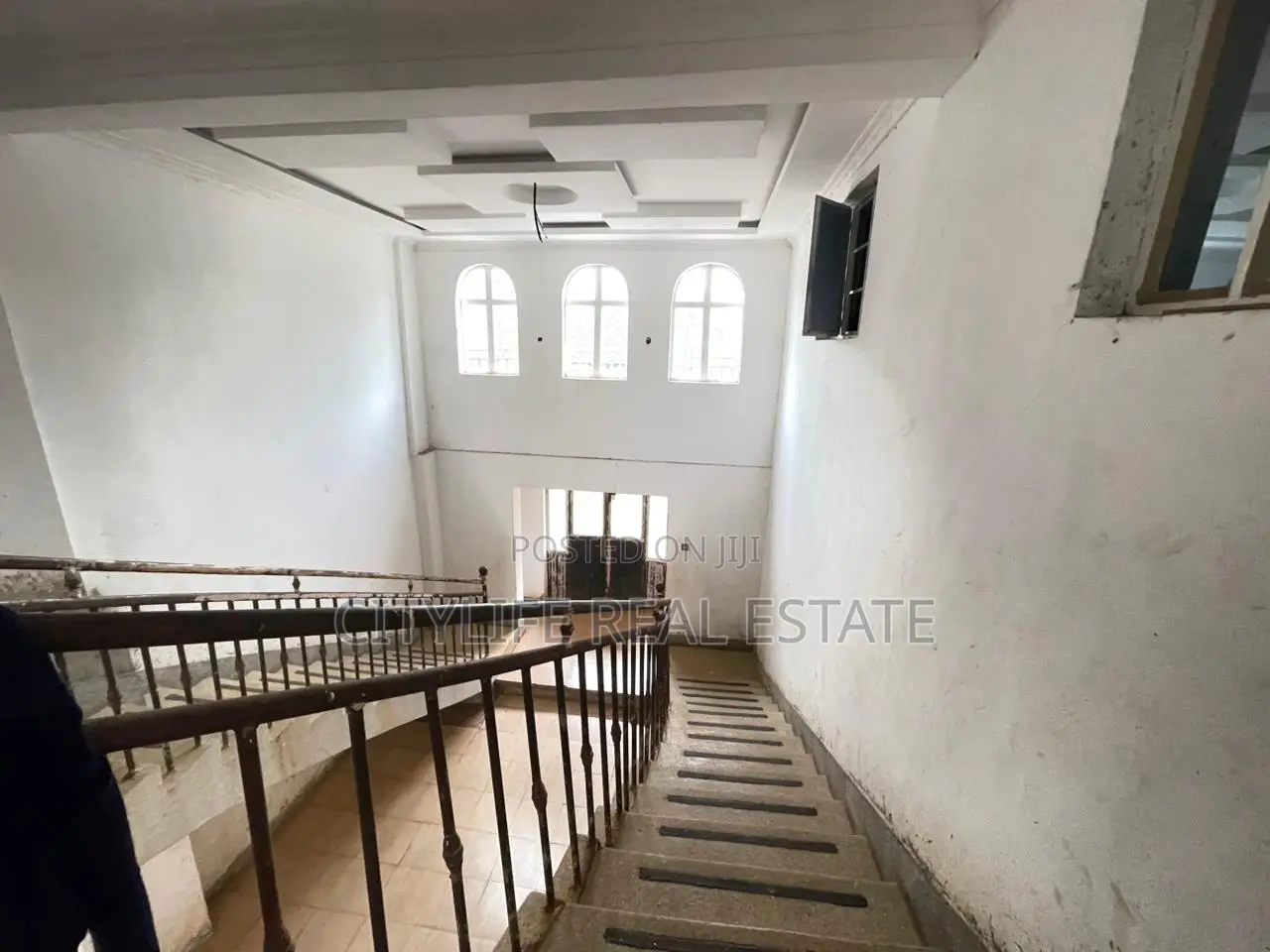 8bdrm Villa in Ndenderu, Kagondo for sale