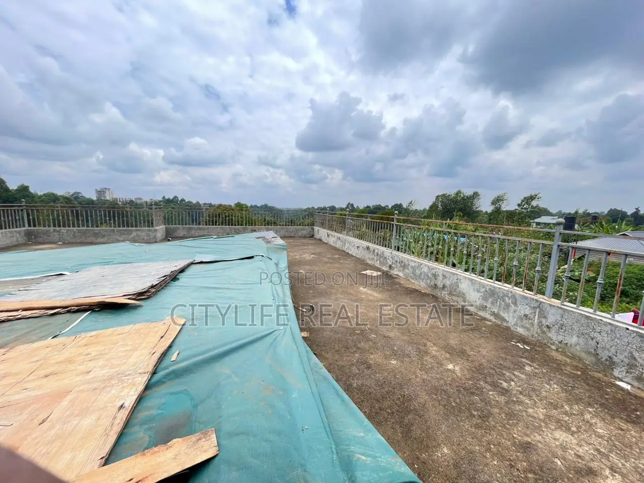 8bdrm Villa in Ndenderu, Kagondo for sale