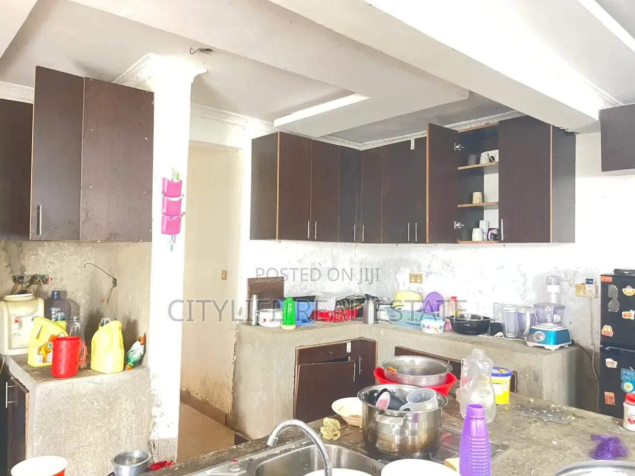 8bdrm Villa in Ndenderu, Kagondo for sale