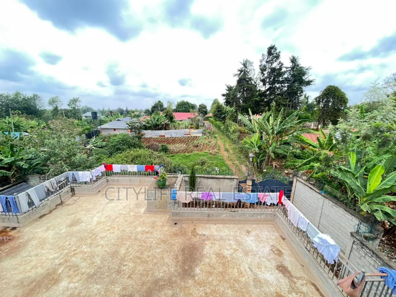 8bdrm Villa in Ndenderu, Kagondo for sale