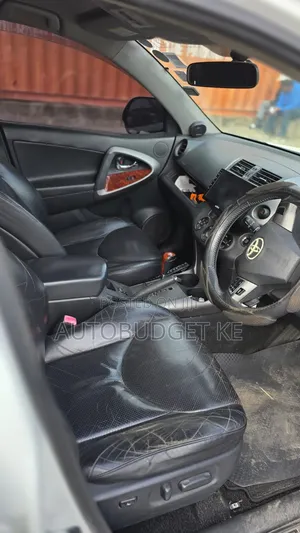 Toyota Vanguard 2010 White