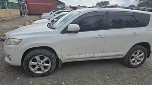 Toyota Vanguard 2010 White