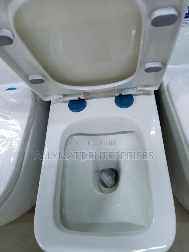 Square One Piece Toilet - thumbnail 4