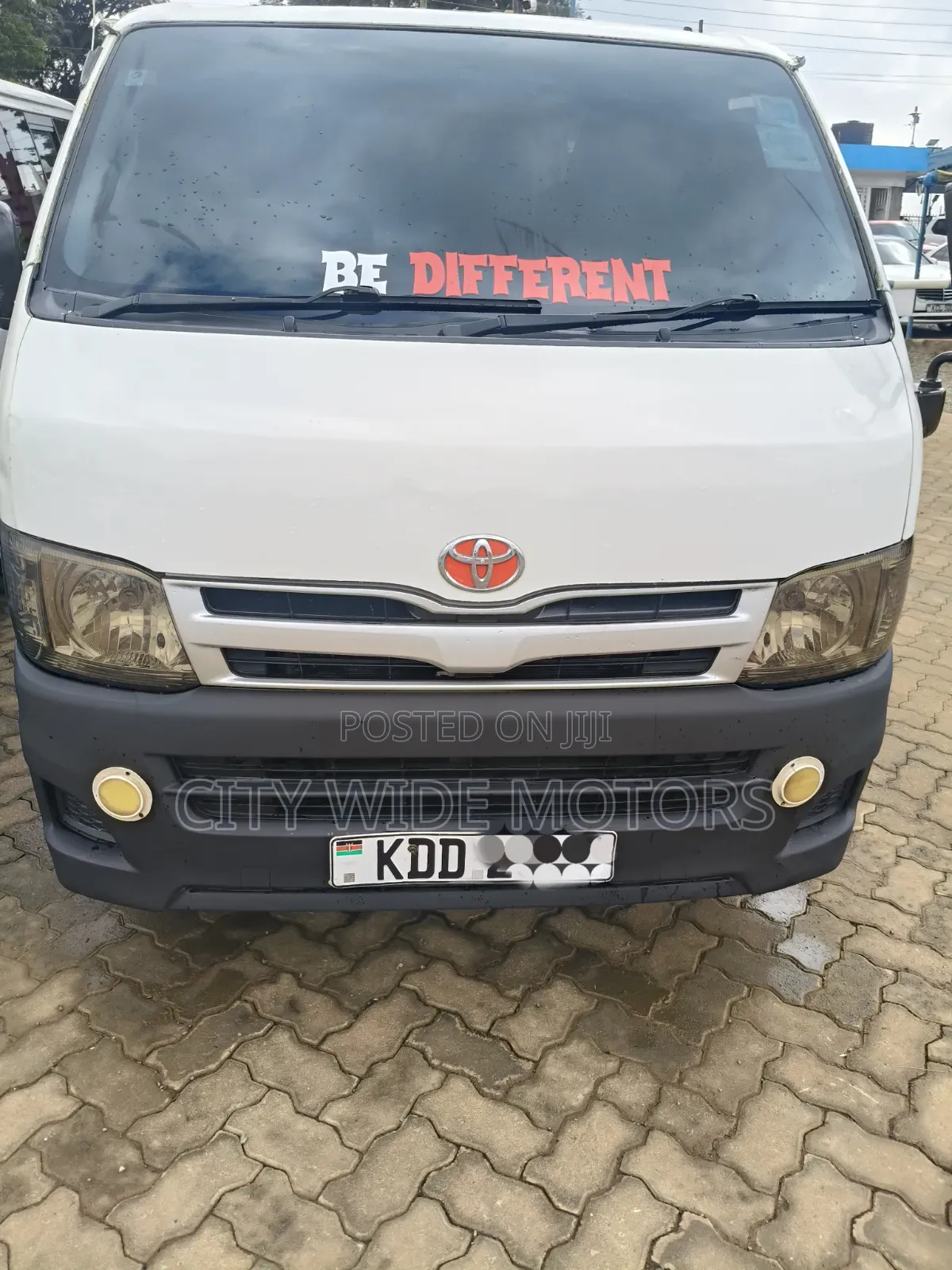 Toyota HiAce 2013 White