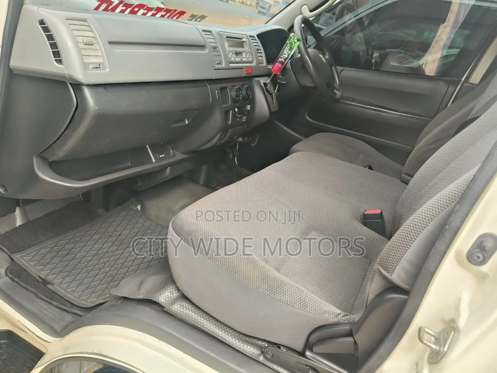 Toyota HiAce 2013 White