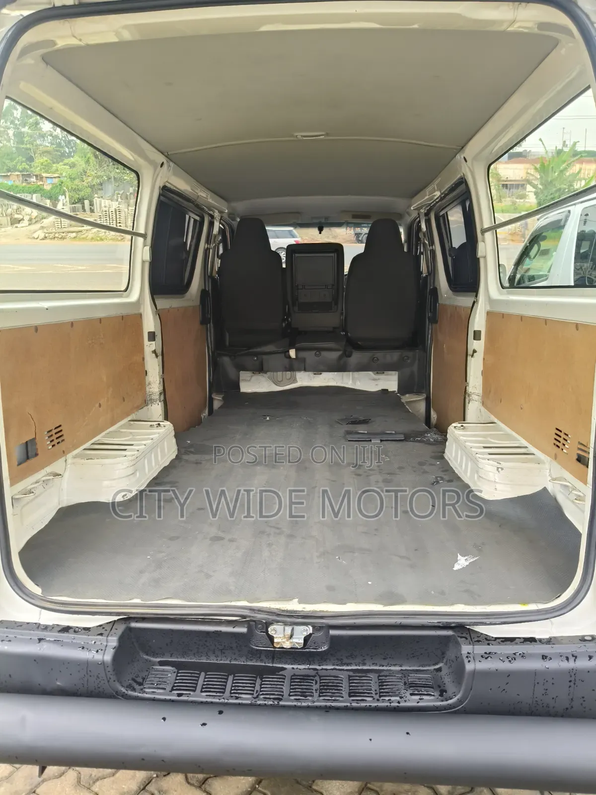 Toyota HiAce 2013 White