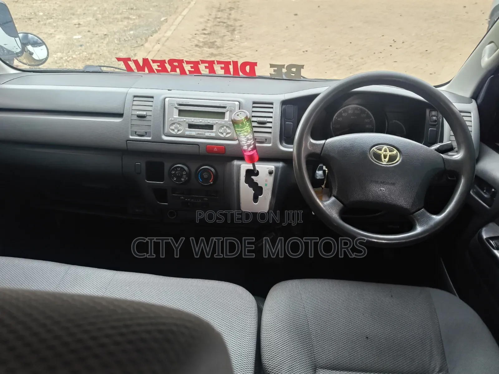 Toyota HiAce 2013 White