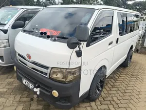 Toyota HiAce 2013 White