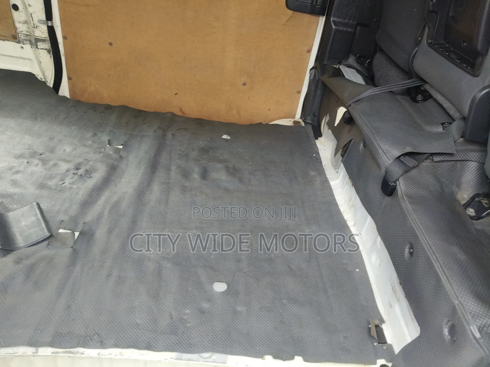Toyota HiAce 2013 White