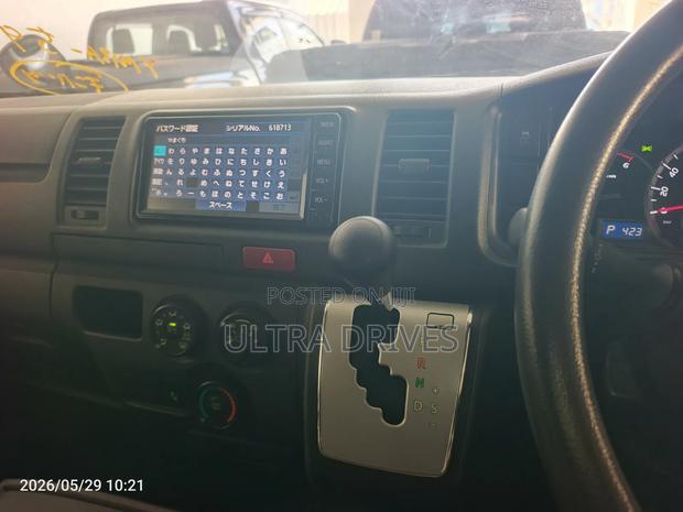 Toyota HiAce 2019 Silver - thumbnail 5