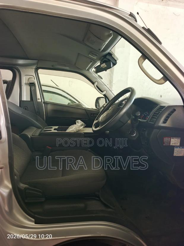 Toyota HiAce 2019 Silver - thumbnail 7