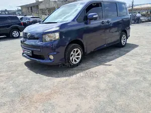 Toyota Voxy 2007 Blue