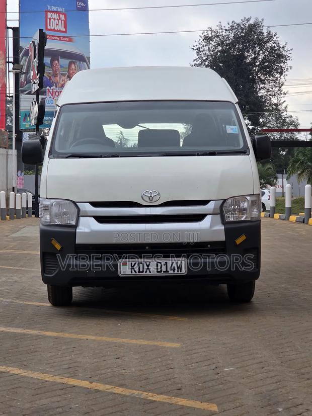 Toyota HiAce 2019 White