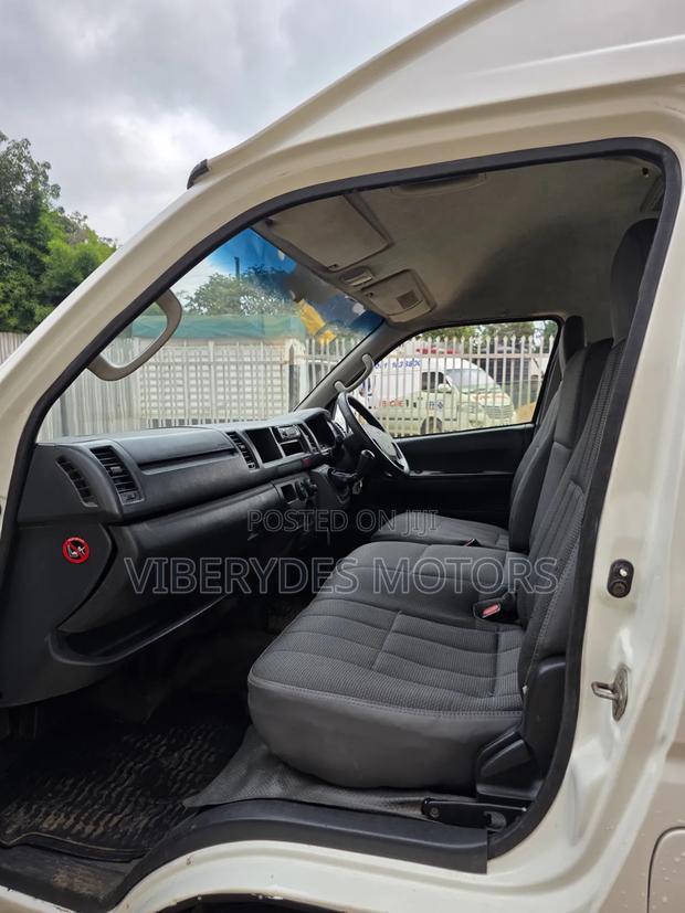 Toyota HiAce 2019 White - thumbnail 8