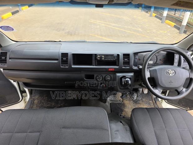 Toyota HiAce 2019 White - thumbnail 11