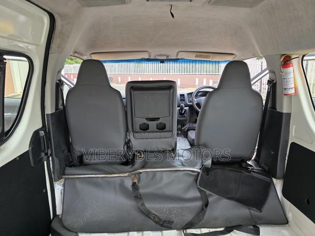 Toyota HiAce 2019 White - thumbnail 12