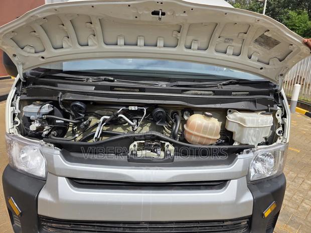 Toyota HiAce 2019 White - thumbnail 15