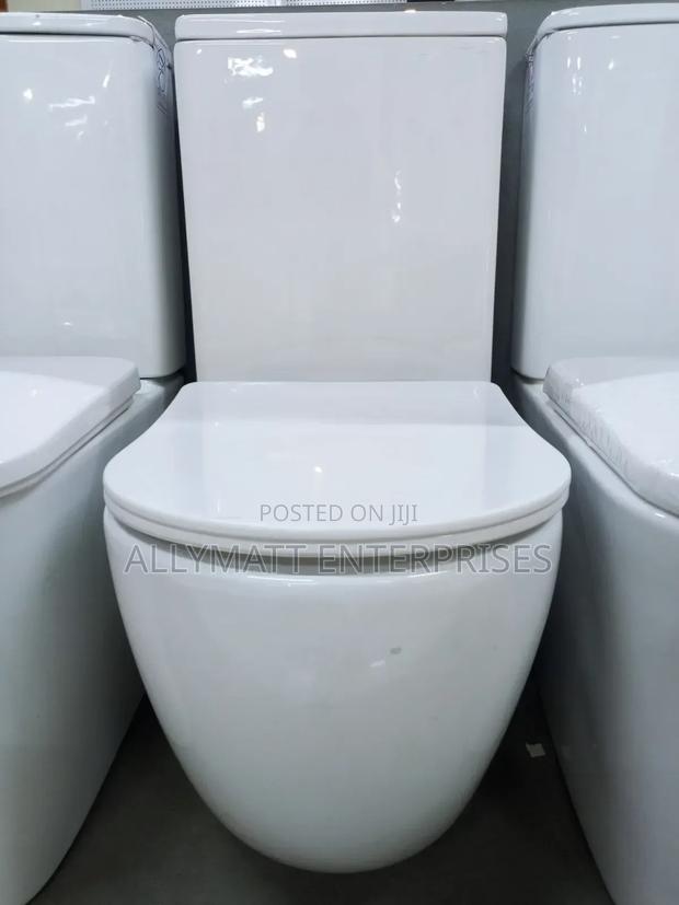 Close Couple 116 Toilet