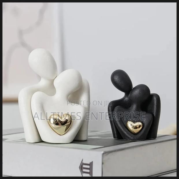 **Couples Hug Home Decor Abstract - Size: 6.5*8 Cm With Black White