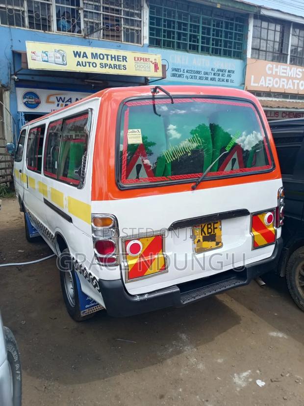 Toyota HiAce 2003 White - thumbnail 2