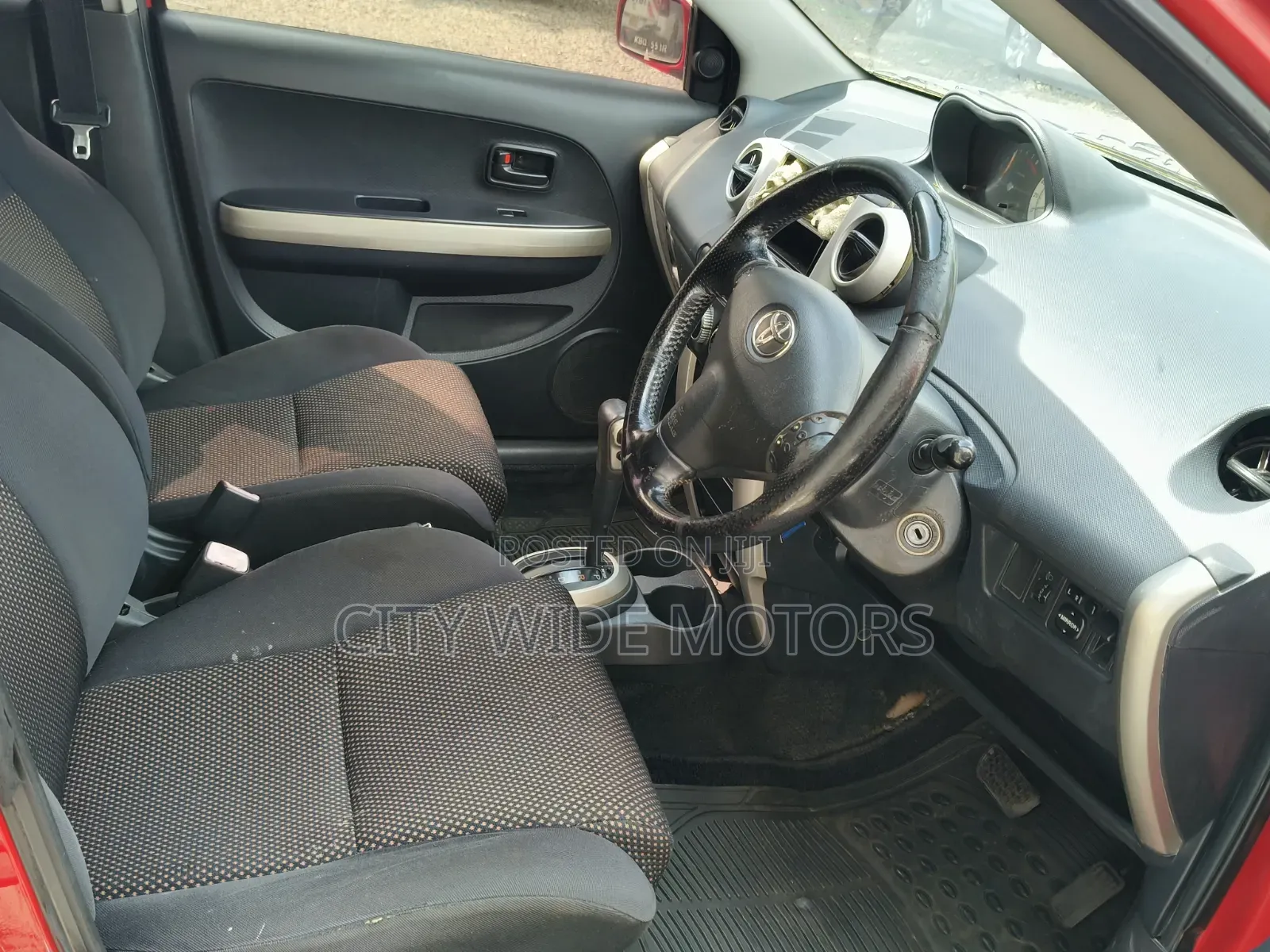 Toyota IST 2005 Red
