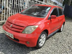 Toyota IST 2005 Red