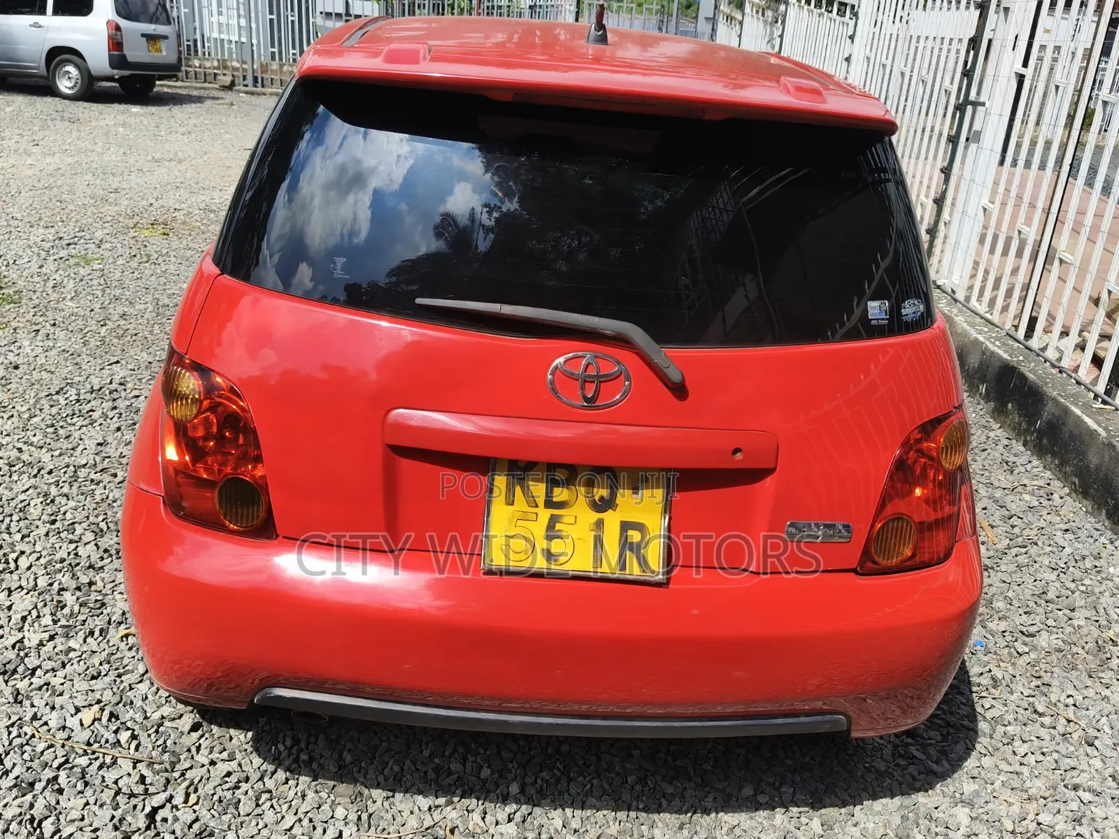 Toyota IST 2005 Red