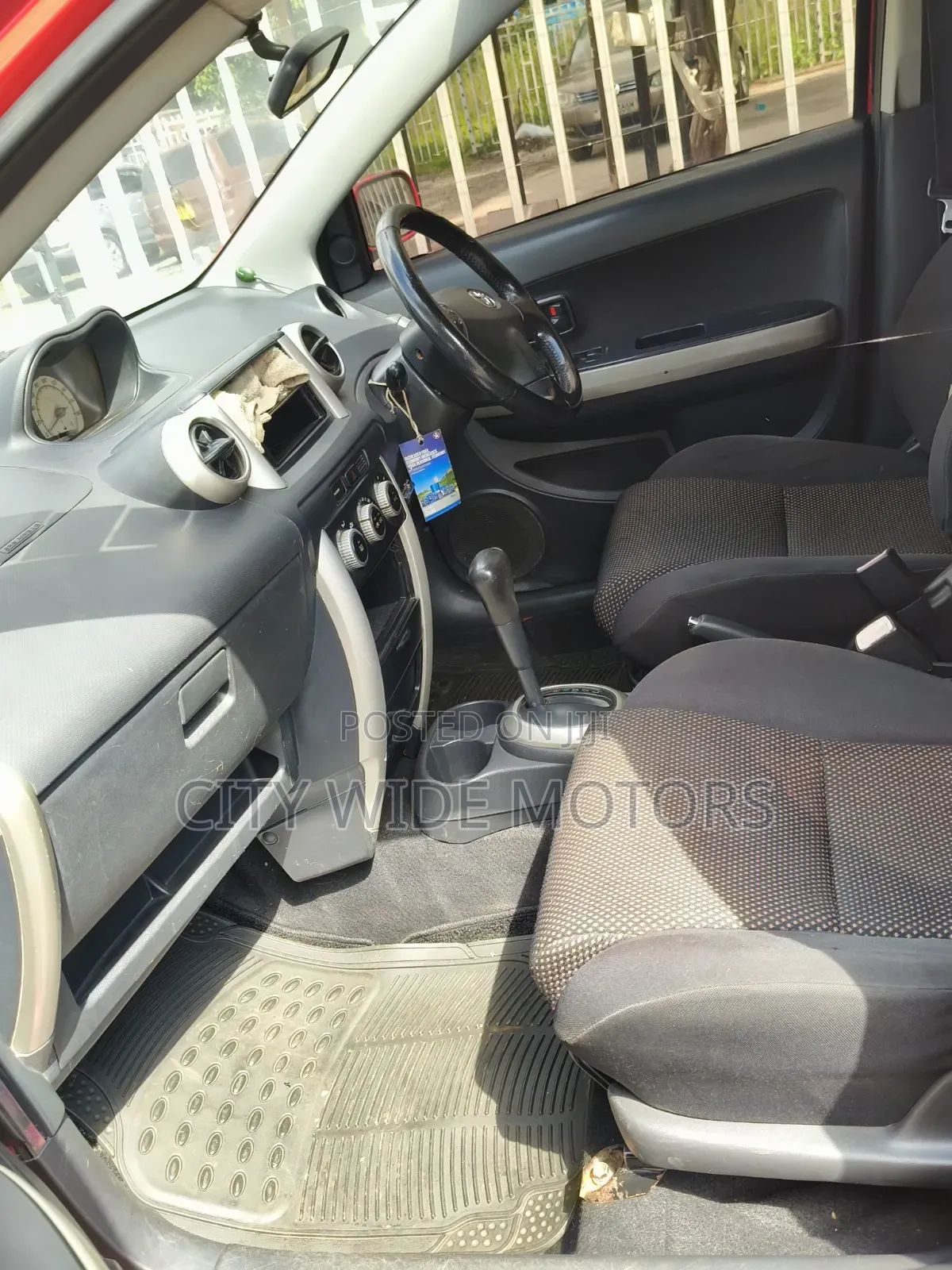 Toyota IST 2005 Red