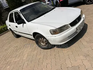 Toyota Corolla 2001 White