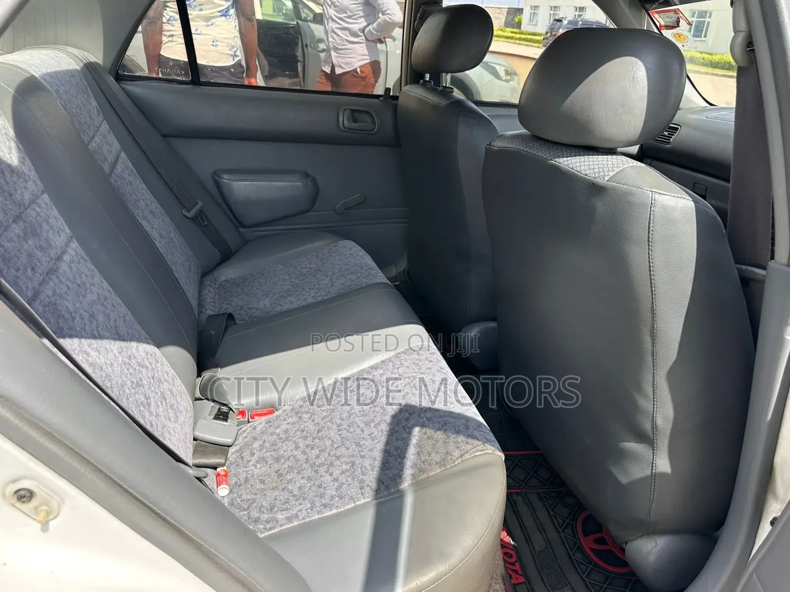 Toyota Corolla 2001 White