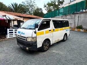 Toyota HiAce 2006 White