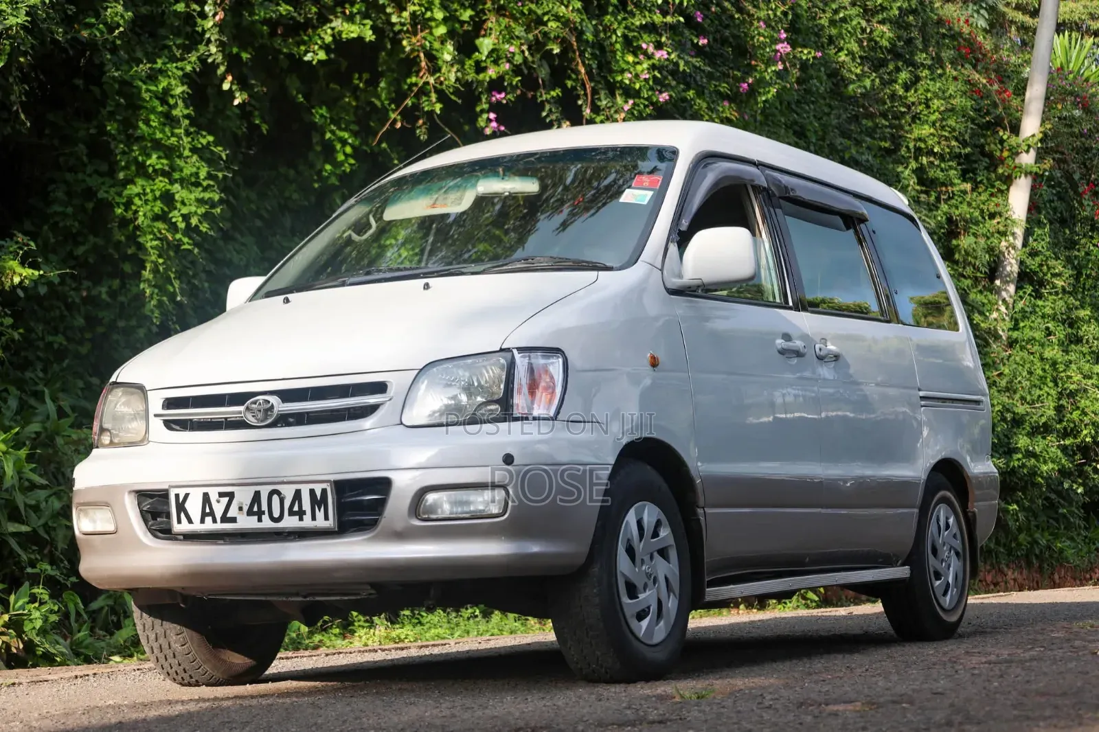 Toyota LiteAce Noah 2000 White