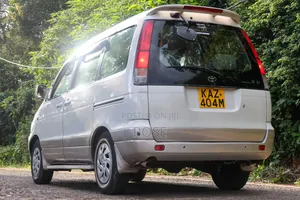 Toyota LiteAce Noah 2000 White