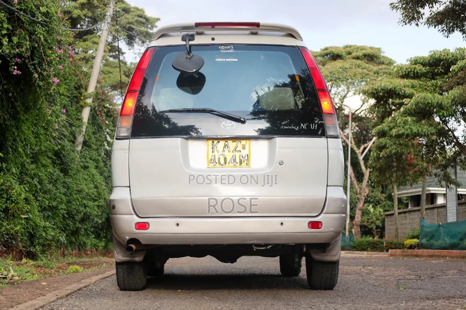 Toyota LiteAce Noah 2000 White