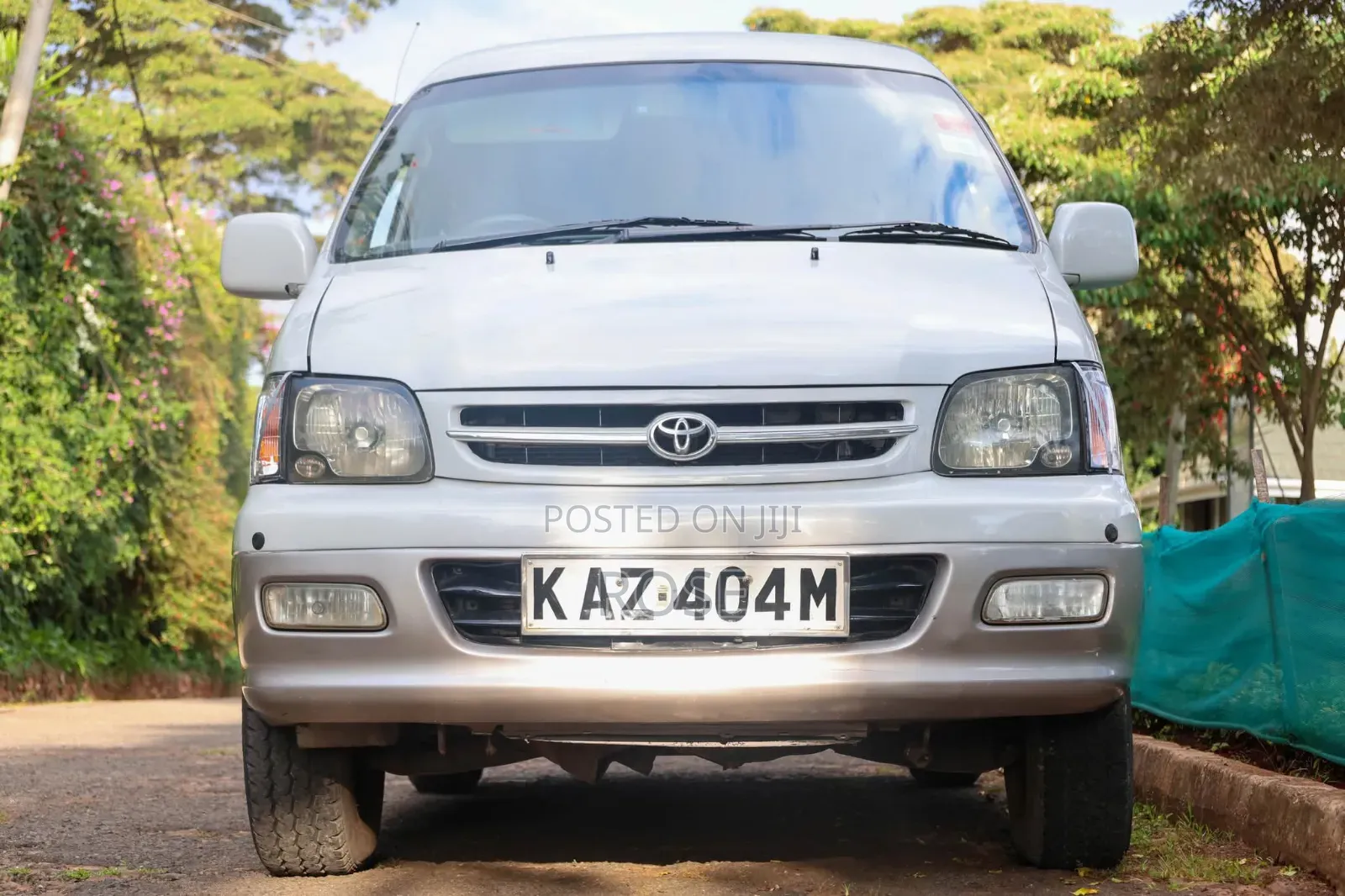 Toyota LiteAce Noah 2000 White
