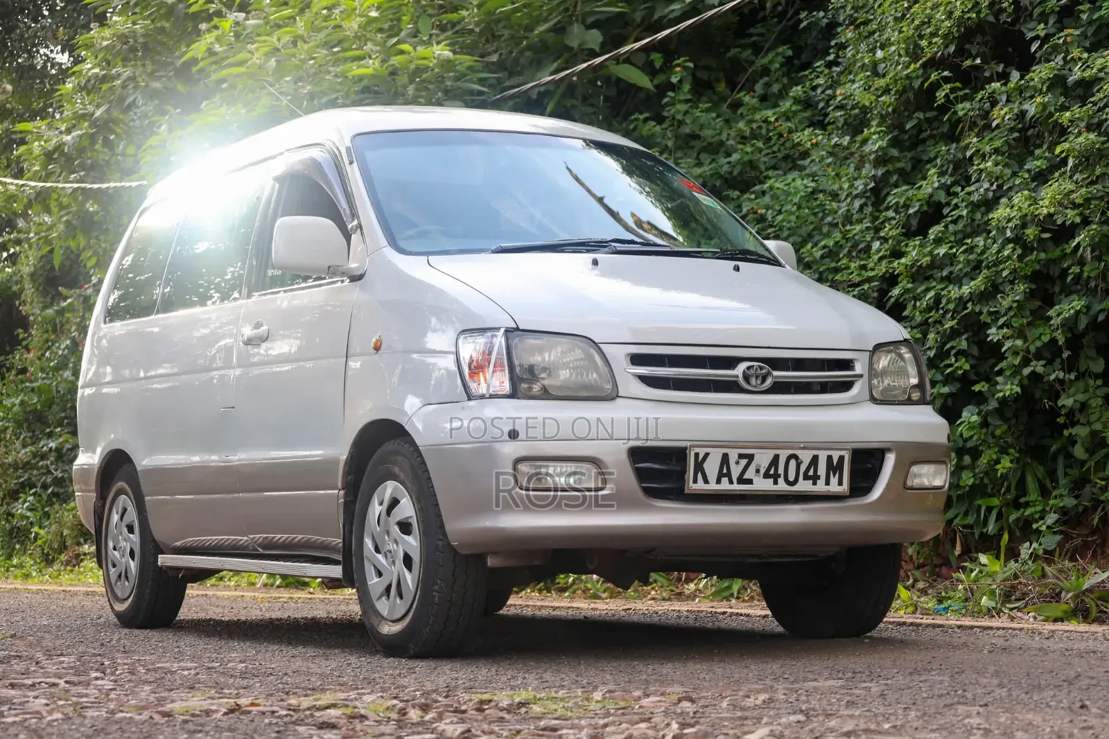 Toyota LiteAce Noah 2000 White