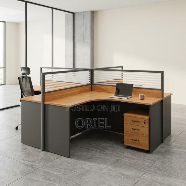 Office Workstation : 4-way Curved Cubicle Modular Office Workstation.