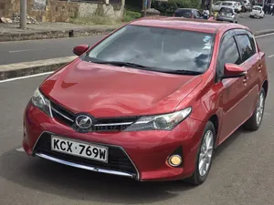Toyota Auris 2013 Red